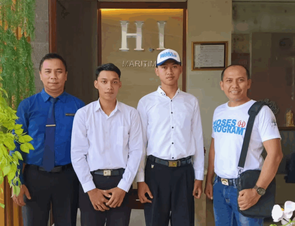 H.I Denpasar. Sekolah Pariwisata dan Kapal Pesiar