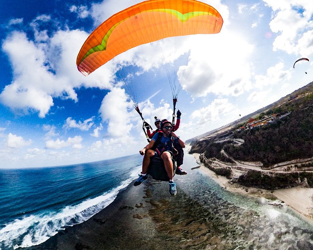 Rekomendasi Wisata Jasa Paralayang/Paragliding Bali